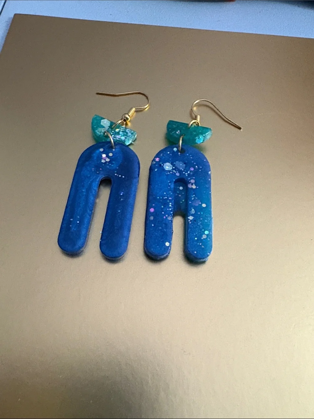 Emmy’s Creations Hand Crafted Blue and Teal Resin Arch Drop Earrings - Picture 2 of 2